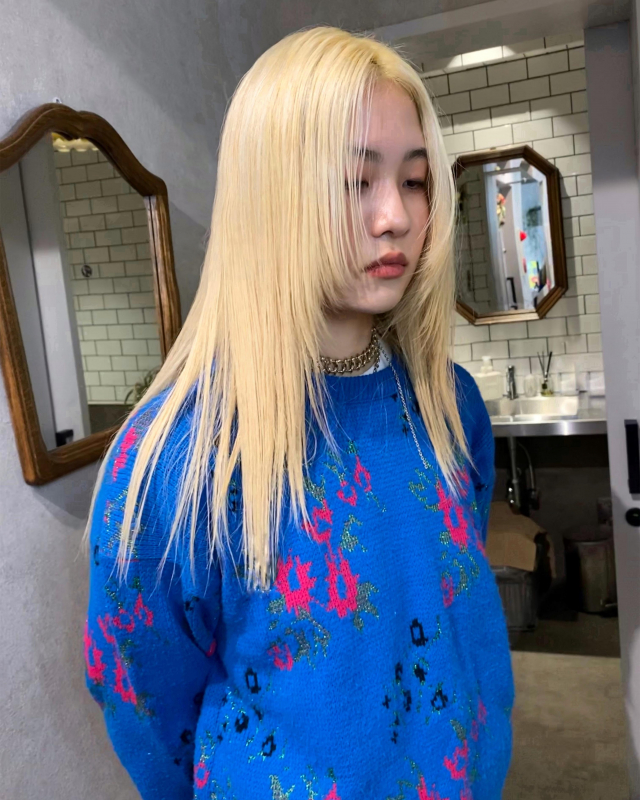 fashionに溶け込むブロンドヘア