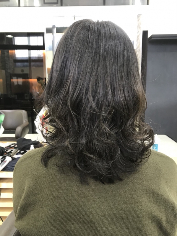 黒 染め パーマ